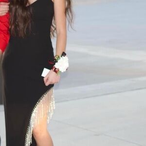 Black size small/extra small dress, wore twice, in good condition!